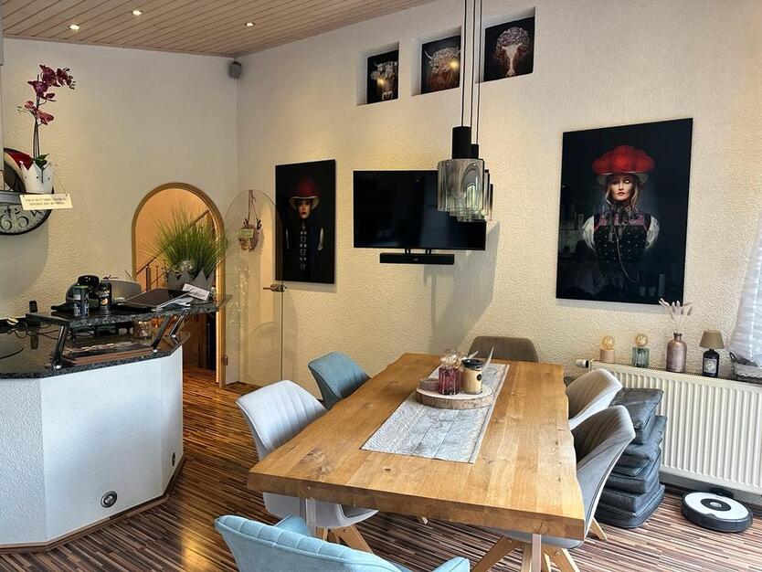 Freistehendes Einfamilienhaus mit EinliegerWohnung am Waldrand