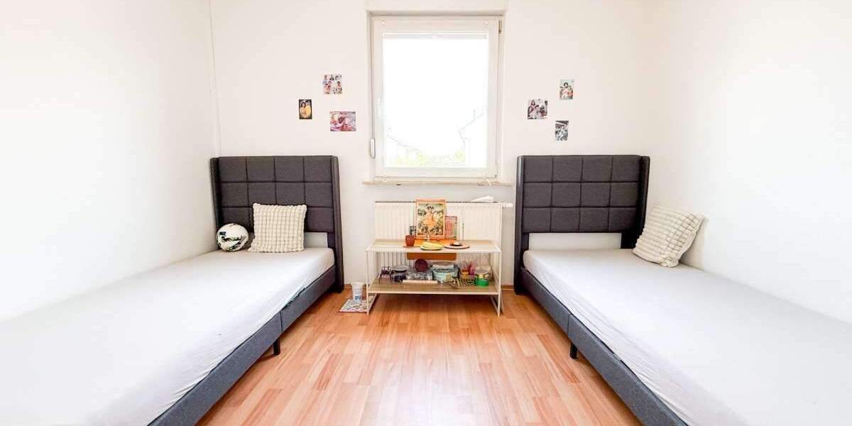 Modernisiertes 4-Familienhaus fußläufig zur S-Bahn 1 zimmer