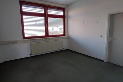 Einzelbüro mit Garage zu vermietem zimmer