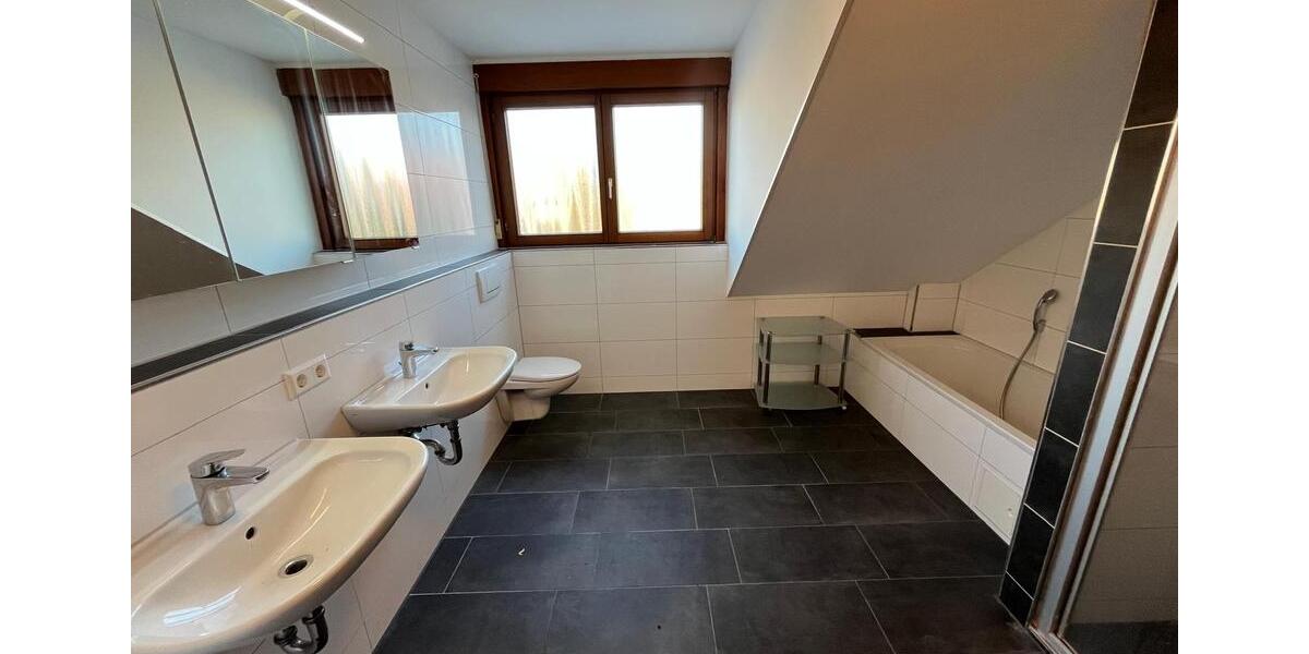 Einfamilienhaus Leonberg - 7 Zimmer, 192 m&sup2;, 2.000&euro; | Angebot:26357981