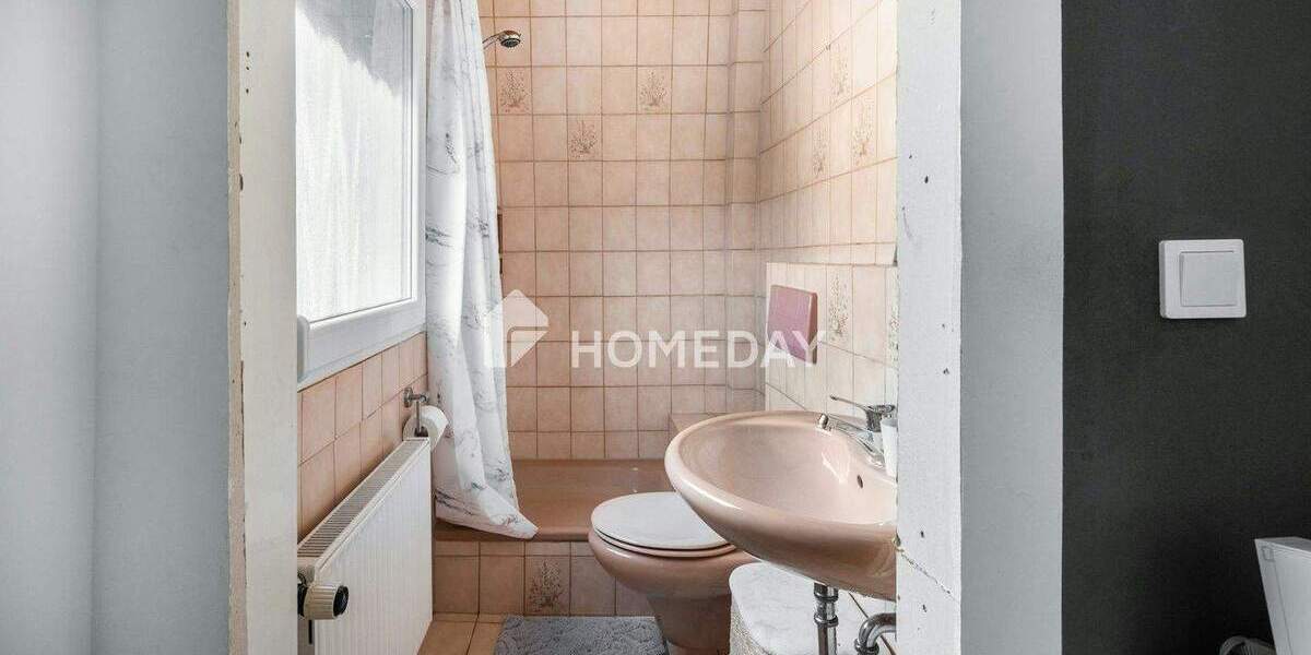 Stilvolles Domizil in Pforzheim: 200 m² Wohnfläche mit hellem Wohnzimmer in Bestlage 7 zimmer