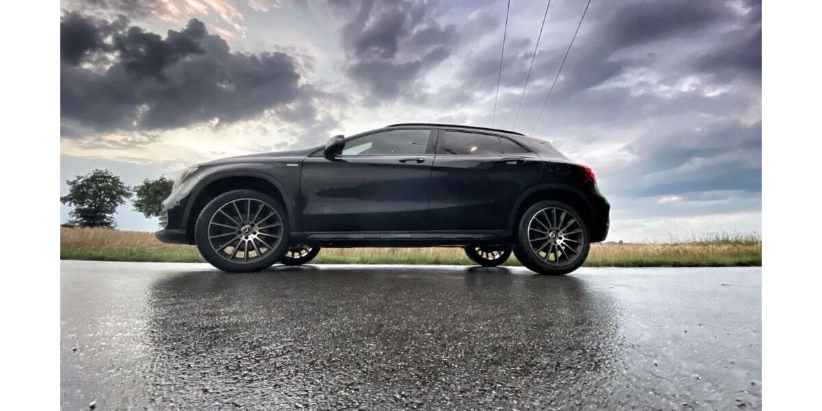 Mercedes-Benz GLA 180 125.000 km 18.499 &euro; Gondelsheim 75053
