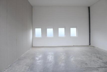 Lagerhalle Halle Industriehalle Produktionshalle Gewerbehalle Lagerfläche Lagerraum mit Rolltor zu vermieten! zimmer