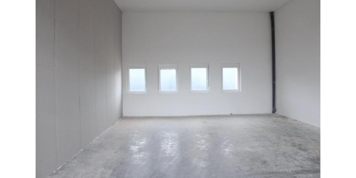 Lagerhalle Halle Industriehalle Produktionshalle Gewerbehalle Lagerfläche Lagerraum mit Rolltor zu vermieten! zimmer