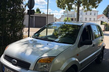 Ford Fusion 144.000 km 2.900 &euro; Karlsruhe 76185