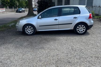 VW Golf 181.000 km 2.600 &euro; Mühlacker 75417