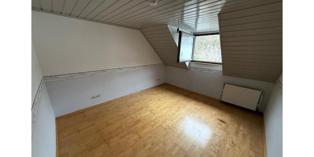 Schöne 3-Zimmer-DG-Wohnung mit EBK – zentral in Pforzheim 3 zimmer