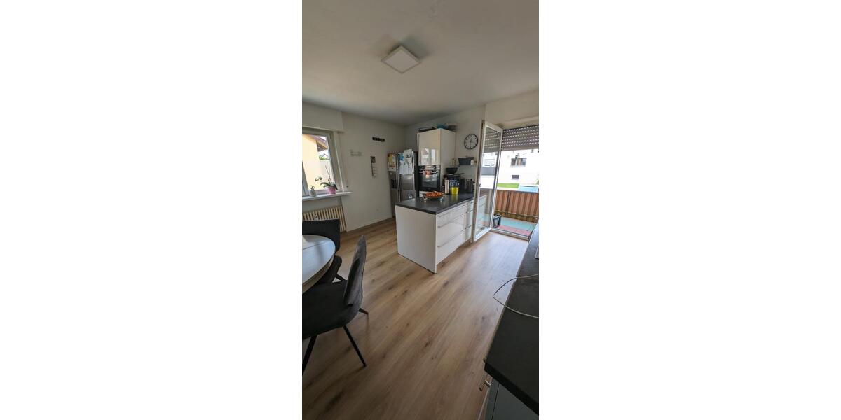 Etagenwohnung Leonberg - 4 Zimmer, 86 m&sup2;, 1.350&euro; | Angebot:26271069