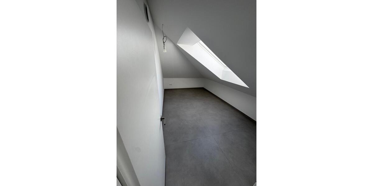 Dachgeschoßwohnung Bretten - 5 Zimmer, 125 m&sup2;, 1.480&euro; | Angebot:25131321