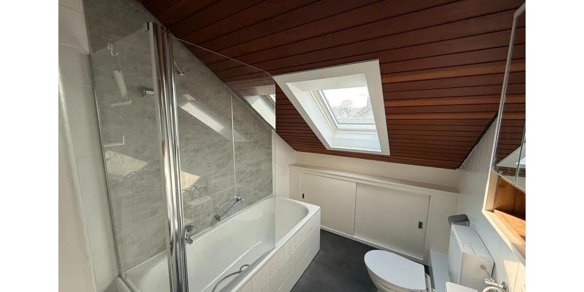 Dachgeschoßwohnung Walzbachtal - 2.5 Zimmer, 70 m&sup2;, 700&euro; | Angebot:26086197