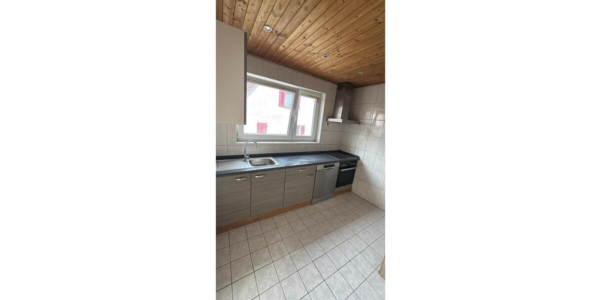 Etagenwohnung Sachsenheim - 3 Zimmer, 75 m&sup2;, 1.200&euro; | Angebot:25612985