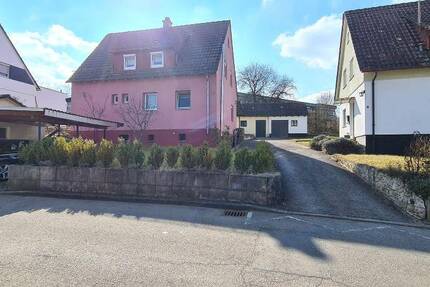 Freibad vor der Türe! Einfamilienhaus in Spitzenlage mit großem Grundstück in Calw-Stammheim! Freie Farbwahl 6 zimmer