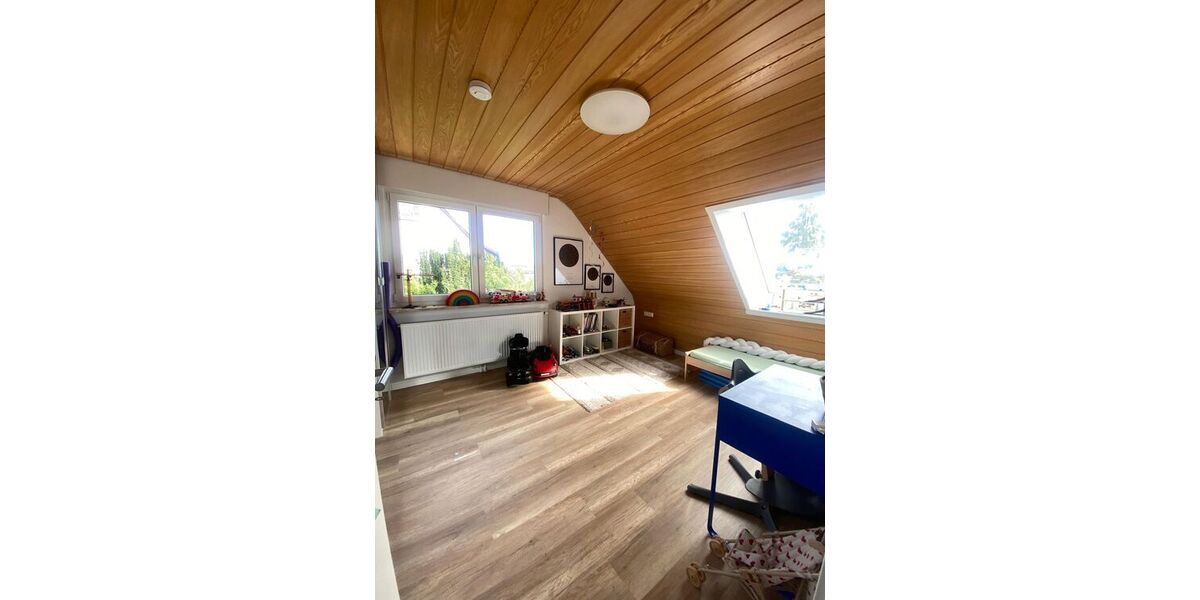 Moderne, großzügige Wohnung mit 5,5 Zimmern, Balkon, Terasse, EBK in Sindelfingen - Etagenwohnung Sindelfingen Darmsheim | Angebot:27446302