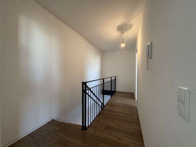Modernes Reihenendhaus mit Wohn- und Gewerbeanteil + Garten, Garage & 3 Stellplätzen in Rheinstetten