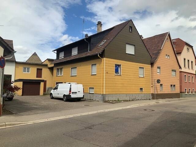 Einfamilienhaus mit Potenzial in zentraler Lage von Bruchsal-Helmsheim.