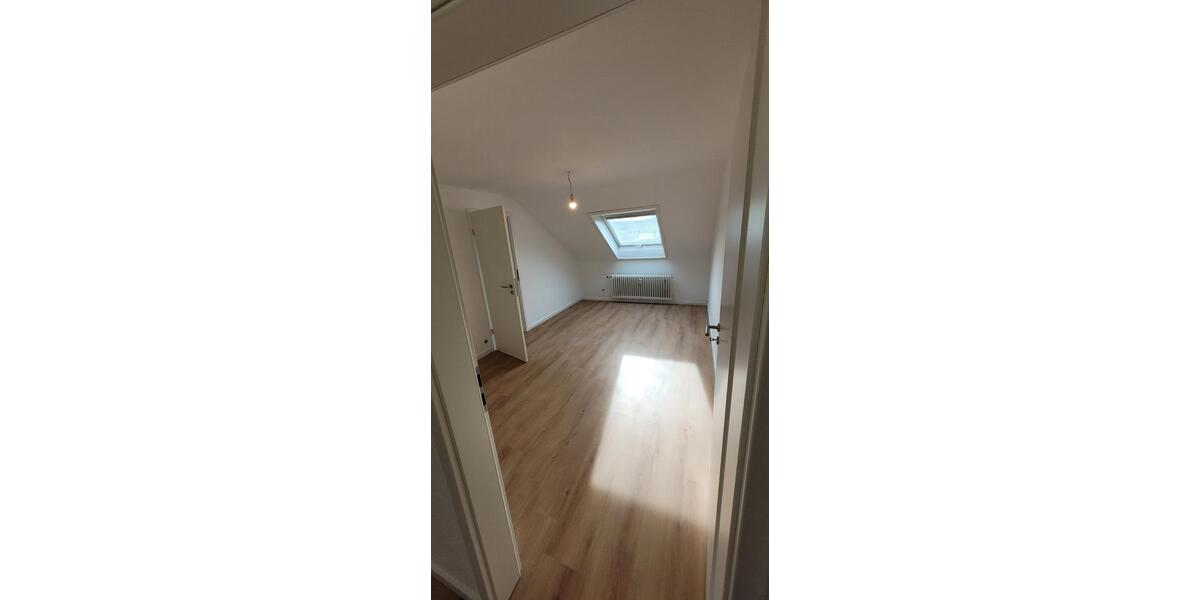 Dachgeschoßwohnung Walzbachtal - 4 Zimmer, 81 m&sup2;, 950&euro; | Angebot:25231301