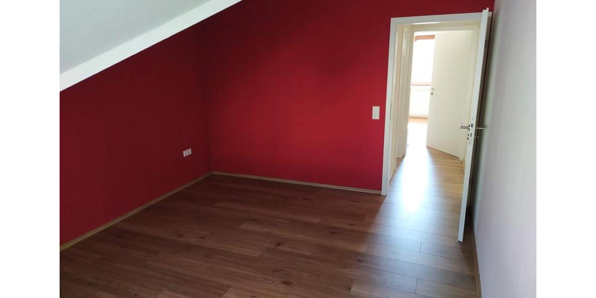 Dachgeschoßwohnung Pforzheim Nordstadt - 3 Zimmer, 73 m&sup2;, 775&euro; | Angebot:25083222
