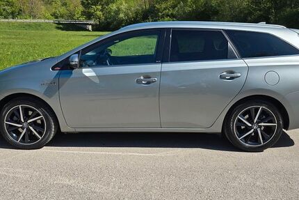 Toyota Auris Touring Sports 35.000 km 15.400 &euro; Gerlingen 70839