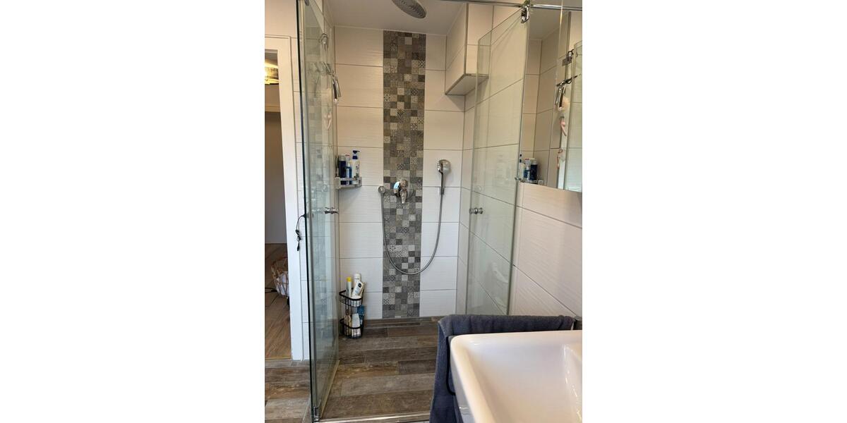 Familienfreundliche 5-Zimmer-Wohnung mit Balkon, Garten & Garage 5 zimmer