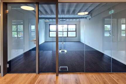 Büro in Stuttgart 1.499 € 90 m²