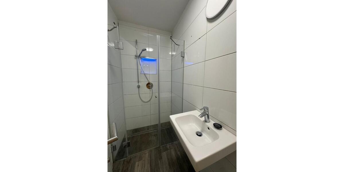 Helle 2-Zimmer-Wohnung mit Fußbodenheizung & Tiefgarage 3 zimmer