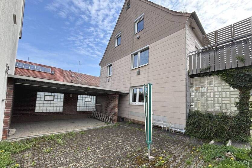 Freie 4-Zimmer-Wohnung, ca. 84 m², Baujahr 1954, mit Balkon, Garage und Freisitz!