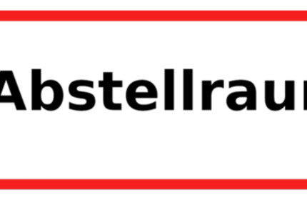 großer Abstellraum Lagerraum Kellerraum Keller Self-Storage im DG zimmer