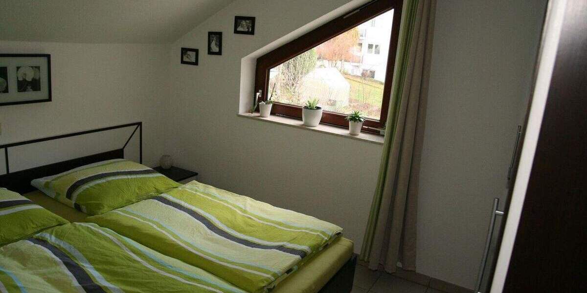 Etagenwohnung Pforzheim Südweststadt - 2 Zimmer, 70 m&sup2;, 755&euro; | Angebot:25745257