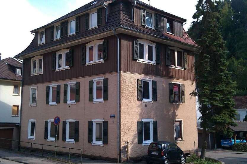 Haus zum Kaufen in Bad Wildbad 310.000 € 240 m²
