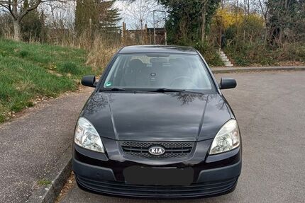 Kia Rio 93.500 km 3.200 € Stuttgart 70327