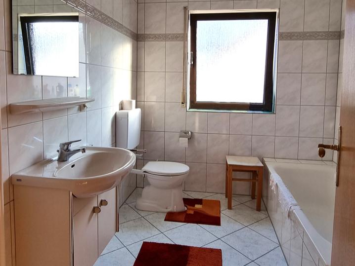 Einfamilienhaus Stutensee - 6 Zimmer, 143 m&sup2;, 1.888&euro; | Angebot:25268864