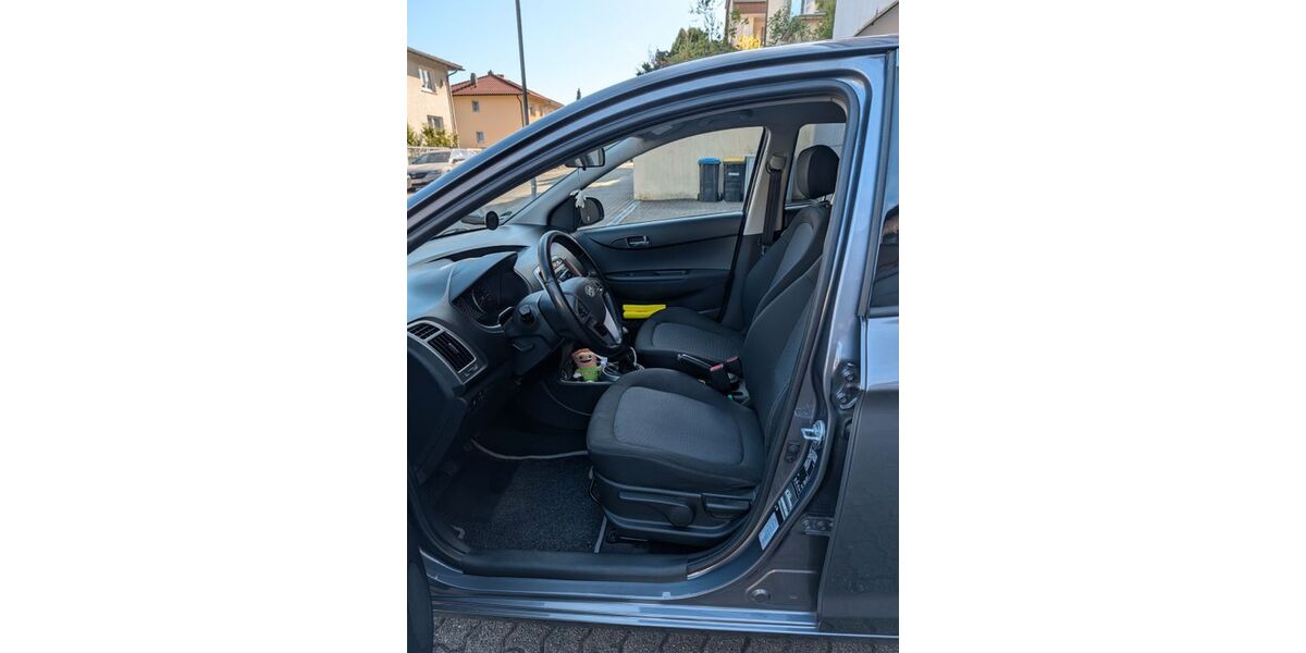 Hyundai i20 113.000 km 5.100 &euro; Pforzheim 75175