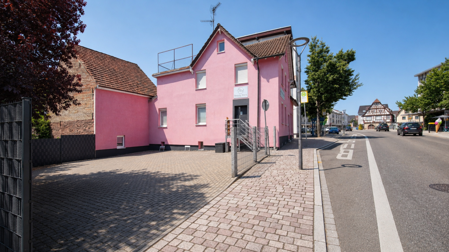 Provisionsfrei* A+ Altbau am Marktplatz: Mehrfamilienhaus (3 WE) mit Wärmepumpe — provisionsfrei - Mehrfamilienhaus, Wohnhaus Birkenfeld | Angebot:27113629