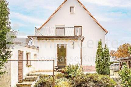 Wohnen im Grünen: Charmantes Wohnhaus mit Garten und Dachterrasse in Knielingen 5 zimmer