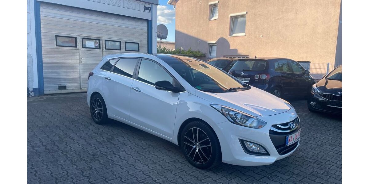 Hyundai i30 93.000 km 9.250 &euro; Bruchsal 76646