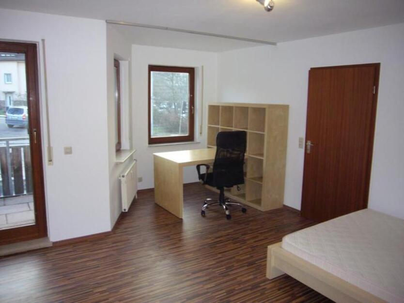 Gepflegte 2-Zimmer-Wohnung mit 2 Balkonen u. EBK in Pforzheim zimmer