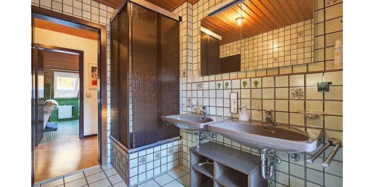 Einfamilienhaus Waldbronn / Etzenrot Etzenrot - 9 Zimmer, 252 m&sup2;, 895.000&euro; | Angebot:25681034