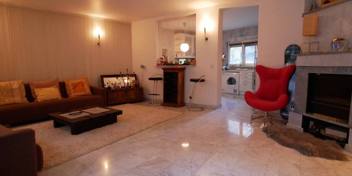 Außergewöhnliche Maisonettewohnung in ruhiger Hinterhoflage mit Kamin und Terrasse. 2 zimmer