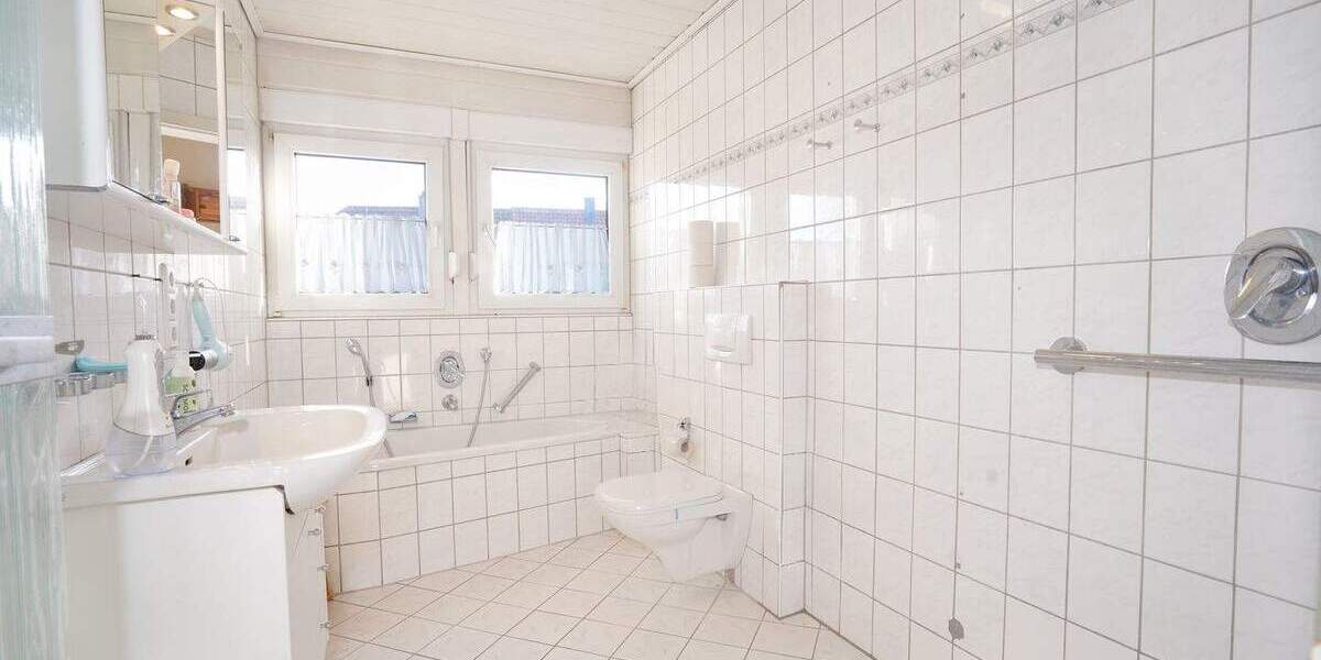 Einfamilienhaus Bretten - 7 Zimmer, 220 m&sup2;, 685.000&euro; | Angebot:25777708