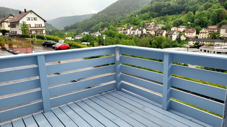 Frisch renovierte 2-Zi.-Altbau-Wohnung in schöner, zentrumsnaher Aussichtslage (Mietdauer: min 4 Jahre) - 2- Bad Wildbad | Angebot:26979822