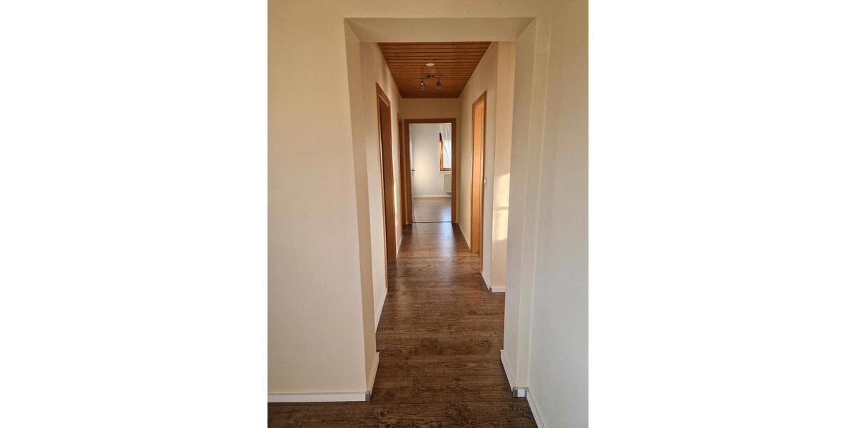 Dachgeschoßwohnung Straubenhardt - 4 Zimmer, 93 m&sup2;, 850&euro; | Angebot:25354030