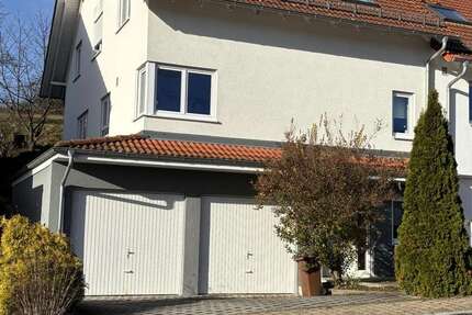 Haus zum Kaufen in Niefern-Öschelbronn 679.000 € 193 m² 8 zimmer