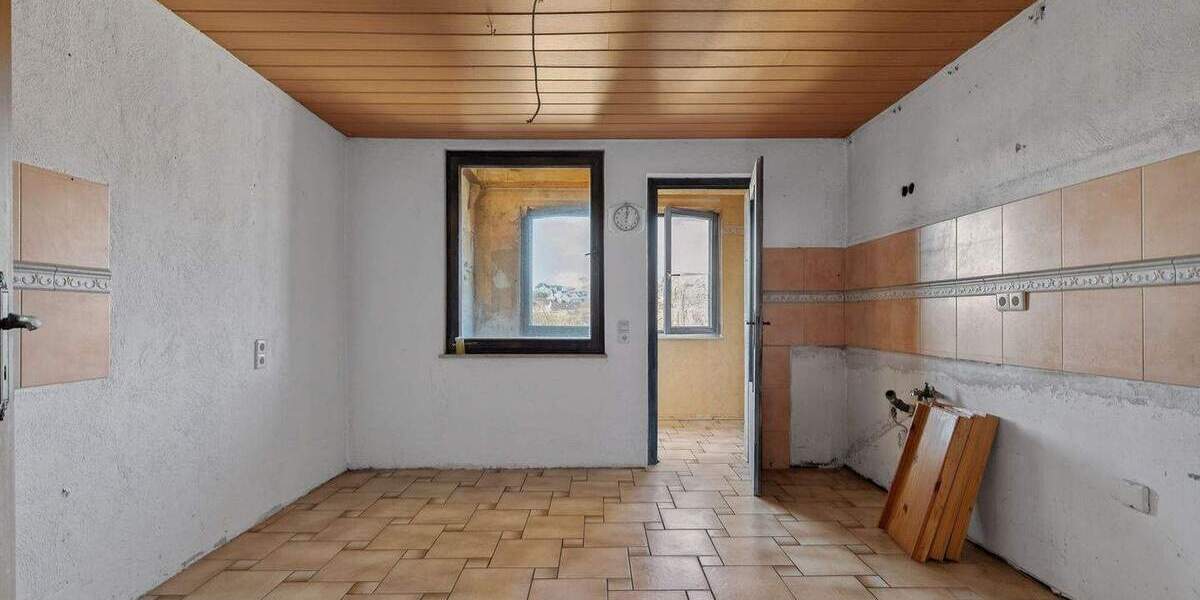 Mehrfamilienhaus, Wohnhaus Karlsbad / Auerbach Auerbach - 6 Zimmer, 153 m&sup2;, 195.000&euro; | Angebot:25425143