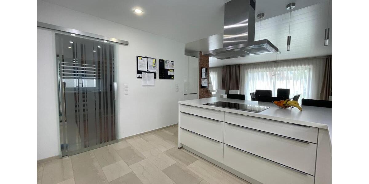 Einfamilienhaus Waldbronn - 8 Zimmer, 250 m&sup2;, 2.800&euro; | Angebot:25963883