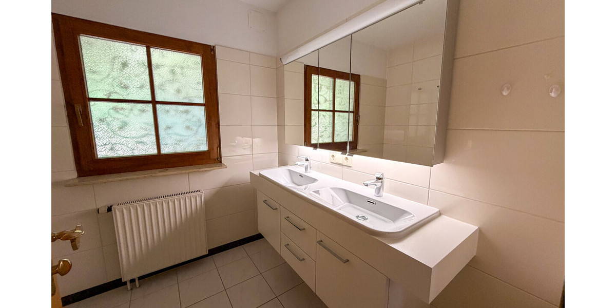 Stadt Villa mit riesigem Garten und Traum Aussicht - Zweifamilienhaus Bad Wildbad Wildbad | Angebot:27371116