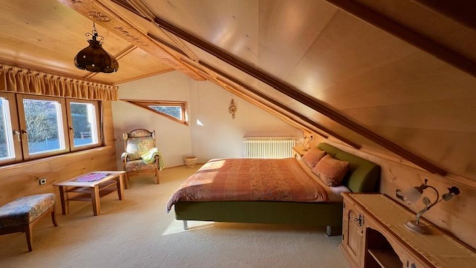 Möbl.2-Zi-Whg., 95 qm, Dachterrasse, Stellplatz, Pauschal 1.200 € zimmer