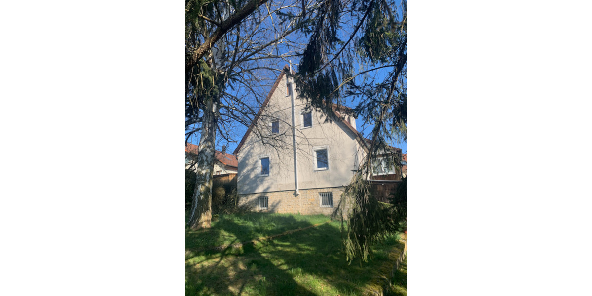 Haus statt Wohnung mieten - Renoviertes EFH mit grossem Garten 4.5 zimmer