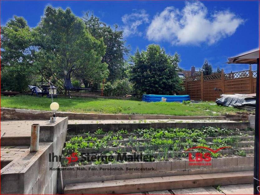 1 - 2 Familienhaus mit Scheune und Garage 8 zimmer