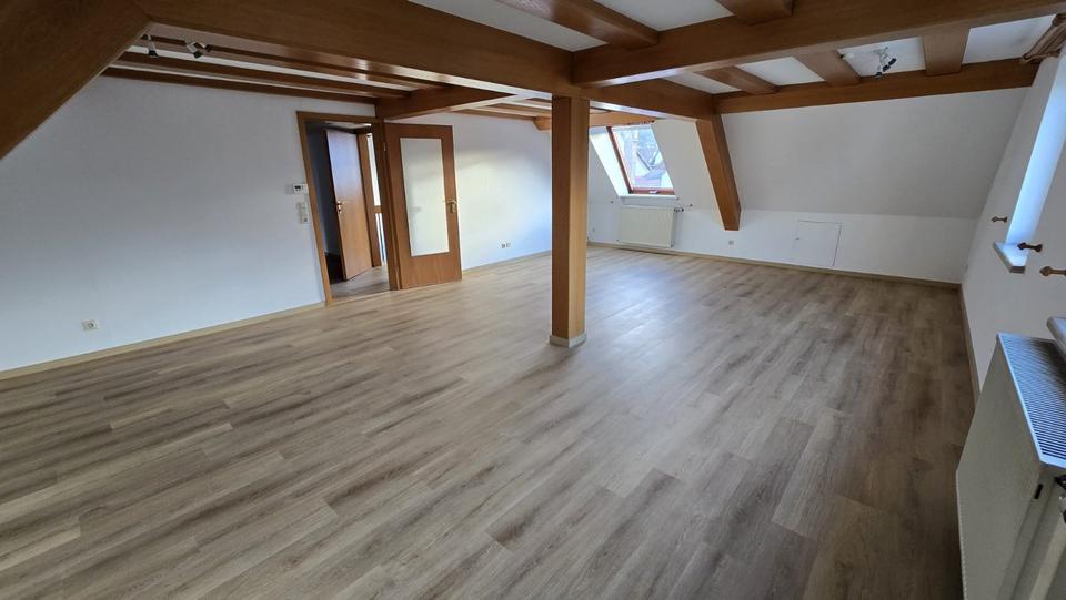 Dachgeschoßwohnung Weil der Stadt - 3 Zimmer, 77 m&sup2;, 750&euro; | Angebot:25802931