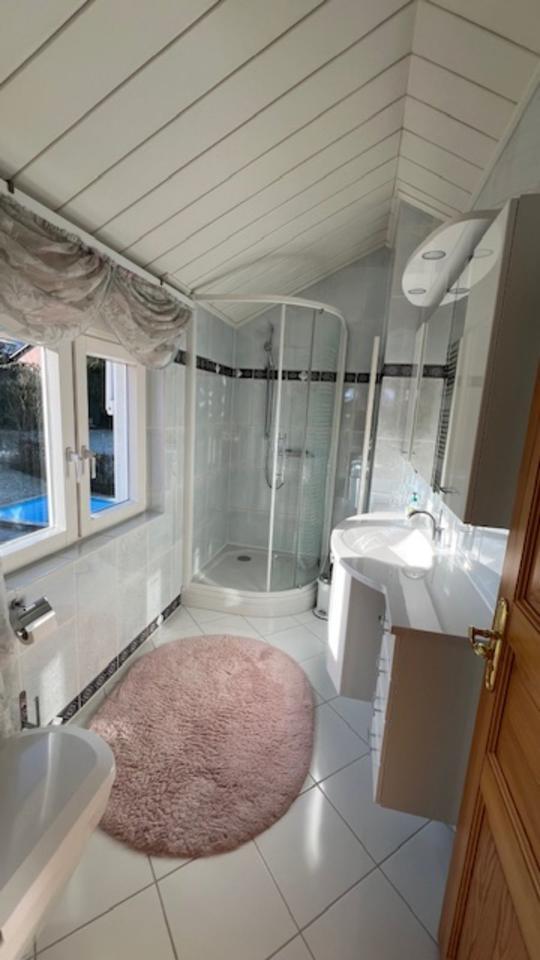 Möbl.2-Zi-Whg., 95 qm, Dachterrasse, Stellplatz, Pauschal 1.200 € zimmer